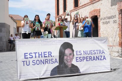 Concentración en Traspinedo en recuerdo de Esther López. -J.M. LOSTAU