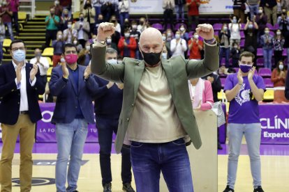 Mike Hansen agradece el apoyo de Pisuerga. / PHOTOGENIC