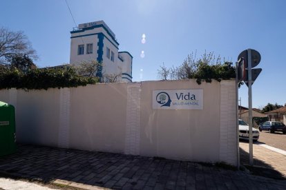 Centro Vida de salud mental en calle del Torreón en el barrio Pinar de Antequera.- PHOTOGENIC