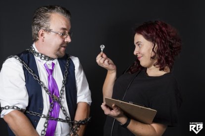 El ilusionista Óscar Escalante en uno de sus trucos de magia,-E.M.
