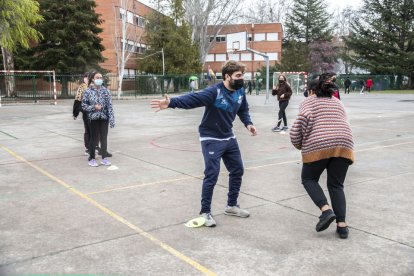 El deporte VA al cole con el VRAC en el IES Juan de Juni. / Sofía Guijarro / APDV