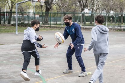 El deporte VA al cole con el VRAC en el IES Juan de Juni. / Sofía Guijarro / APDV