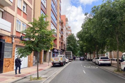 Calle Huelgas, donde residían el agresor y la víctima.- J.M. LOSTAU