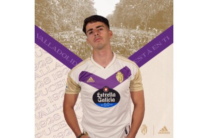 Aguado, con la tercera equipación del Real Valladolid / RVCF