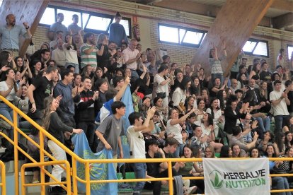 El polideportivo de san Agustín vivió un gran ambiente llenando sus gradas. / M. G. EGEA