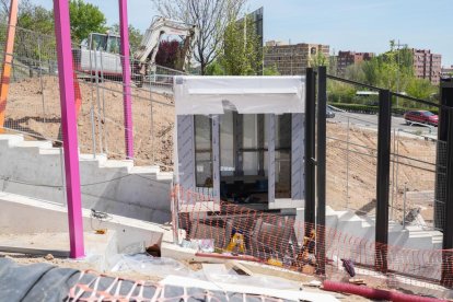 El ascensor de la ladera este de Parquesol. - J.M. LOSTAU