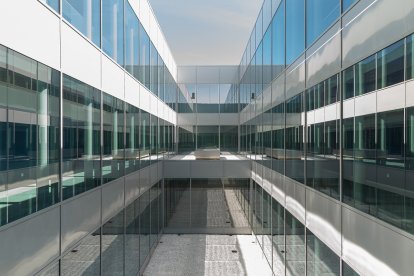 La ministra de Justicia, Pilar Llop, inaugura el edificio de la nueva sede de los juzgados de Segovia, junto a la delegada del Gobierno en Castilla y León, Virginia Barcones, entre otras autoridades.- ICAL