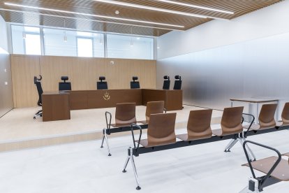 La ministra de Justicia, Pilar Llop, inaugura el edificio de la nueva sede de los juzgados de Segovia, junto a la delegada del Gobierno en Castilla y León, Virginia Barcones, entre otras autoridades.- ICAL