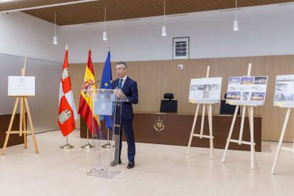 La ministra de Justicia, Pilar Llop, inaugura el edificio de la nueva sede de los juzgados de Segovia, junto a la delegada del Gobierno en Castilla y León, Virginia Barcones, entre otras autoridades.- ICAL