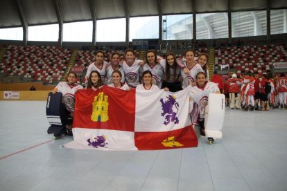 La selección femenina, medalla de bronce en el Campeonato. / E. M.