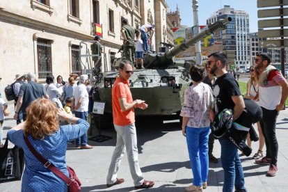 Celebración del Día de las Fuerzas Armadas en Valladolid.- J. M. LOSTAU