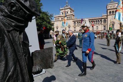 Celebración del Día de las Fuerzas Armadas en Valladolid.- J. M. LOSTAU
