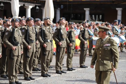 El General César García del Castillo, Comandante Militar de Valladolid y Palencia, en el 