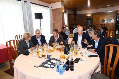 Desayunos de la APDV desde la Real Sociedad Hípica. / M. G. E.