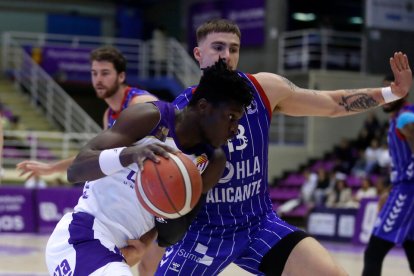 UEMC Real Valladolid Baloncesto - HLA Alicante. / PHOTOGENIC