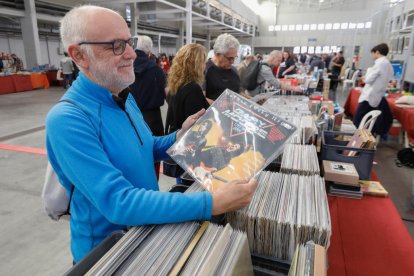 En la Feria del Coleccionismo también hay espacio para los vinilos. -J.M. LOSTAU