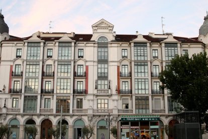 La Casa Mantilla vista desde la calle Acera de Recoletos. -AYUNTAMIENTO VLL