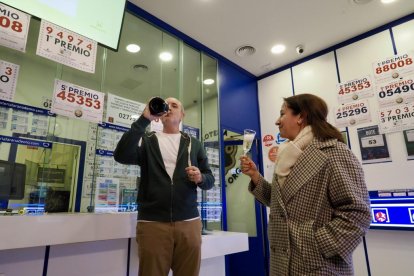 La Rana de Oro de Río Shopping celebra el primer y tercer premio de la Lotería de El Niño. PHOTOGENIC