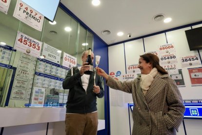 La Rana de Oro de Río Shopping celebra el primer y tercer premio de la Lotería de El Niño. PHOTOGENIC