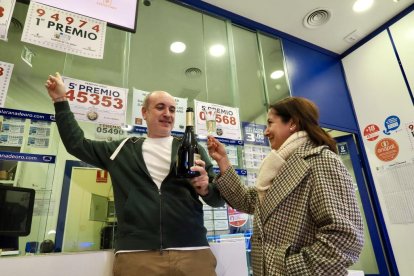 La Rana de Oro de Río Shopping celebra el primer y tercer premio de la Lotería de El Niño. PHOTOGENIC