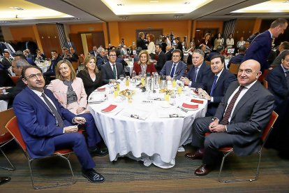Rafaela Romero, Jesús Presencio, José San José, Mercedes Cantalapiedra, Mª Teresa Martínez (Ayto Valladolid), José Manuel Fernández y Paloma Vallejo (Cortes CyL), José Juan Alonso (Ilunion), Guzmán Gómez y Agapito Hernández (Dip utación Valladolid).