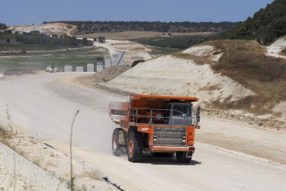 Obras de la autovía del Duero en la zona de Valbuena de Duero. PHOTOGENIC/MIGUEL ÁNGEL SANTOS