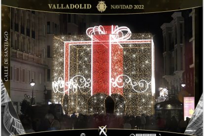Caja de regalo de la calle Santiago, junto a Zorrilla. / TWITTER