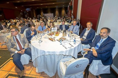 Ángel Pérez, Pablo Vicente, José Luis Rubio, Alejandra Fernández, Alberto Sanz, José Augusto Rodríguez, Félix Sanz y Víctor García.