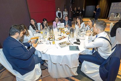 Aitor Rodríguez, Marta Suárez, Patricia García, Elisa Ruiz, Raquel Muñoz, Vicente Díez, María Hernández, Marta Recio y Roberto Abad.