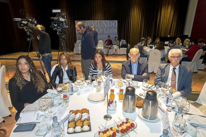 Lorena Sanz, Cristina Macario, Natalia Martín, Antonio Piedra y Juan Ramón Represa.