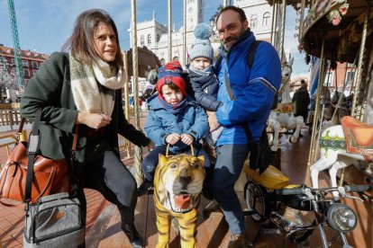 Carrusel Ortega en la plaza Mayor. - LOSTAU