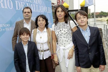 Jesús Sánchez, Gonzalo Palencia, Heresvita Martínez, Yoel Palencia, Jorge Sánchez. (Grupo Palencia)