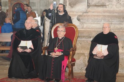 VALLADOLID. 24/03/23. PHOTOGENIC. Pregón de la Semana Santa de Valladolid a cargo de Francisco Fonseca Morillo con la asistencia del alcalde, Óscar Puente, y distintos miembros de la Corporación Municipal.