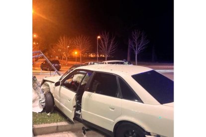Accidente por colisión entre dos turismos en la calle Kilimanjaro. - POLICÍA VALLADOLID
