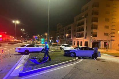Accidente por colisión entre dos turismos en la calle Kilimanjaro. - POLICÍA VALLADOLID