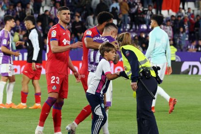 Secuencia en la que el pequeño Niko abandona el césped de Zorrilla. PHOTOGENIC