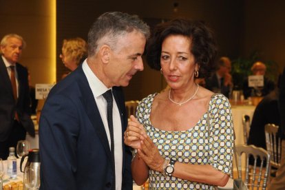 Jesús García Del Valle (Director Territorial de Aquona) y Mercedes Cantalapiedra (Concejala del Ayuntamiento de Valladolid). Club de Prensa El Mundo. Conversaciones políticas con Jesús Julio Carnero. -PHOTOGENIC