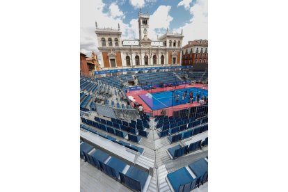 Visita institucional en la previa del WPT en la Plaza Mayor. / LOSTAU