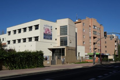 Carretera de Rueda, colegio patrocinio San José.- J.M. LOSTAU