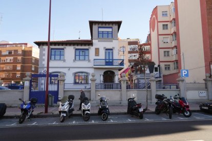 Carretera de Rueda, Quinta Ana Mari sede de la Policía Municipal.- J.M. LOSTAU