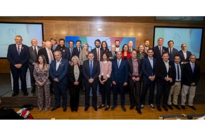 Foto de familia de los Premios Innovadores Diario de Valladolid-El Mundo. PHOTOGENIC