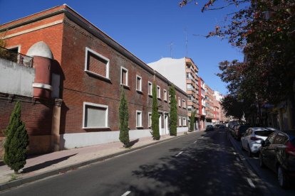 Carretera de Rueda, cuartel militar.- J.M. LOSTAU