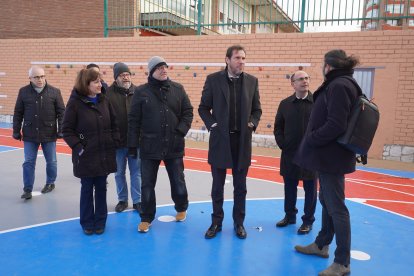 Óscar Puente, alcalde de Valladolid, visita las mejoras del Barrio España.