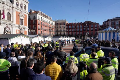 Minuto de silencio por el operario fallecido en accidente laboral. / ICAL