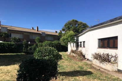 Edificación en la parcela de mayor tamaño, que no tiene grado de protección.- A.V.