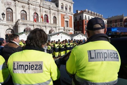 Minuto de silencio por el operario fallecido en accidente laboral. / ICAL