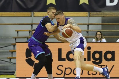 Zunder Palencia - UEMC RV Baloncesto. / S. OTERO