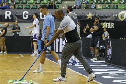 Zunder Palencia - UEMC RV Baloncesto. / S. OTERO