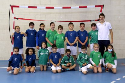 Jornada de balonmano en Viana de Cega. / E.M.