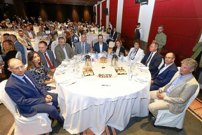 Juan Carlos Hernández, Carmen Jiménez, Ángel Blanco, Pedro Luis de la Fuente, José Antonio Arias, Vicente González, Charo Chávez, Rafi Romero, José Antonio Otero, Luis Vélez y Sarbelio Fernández.